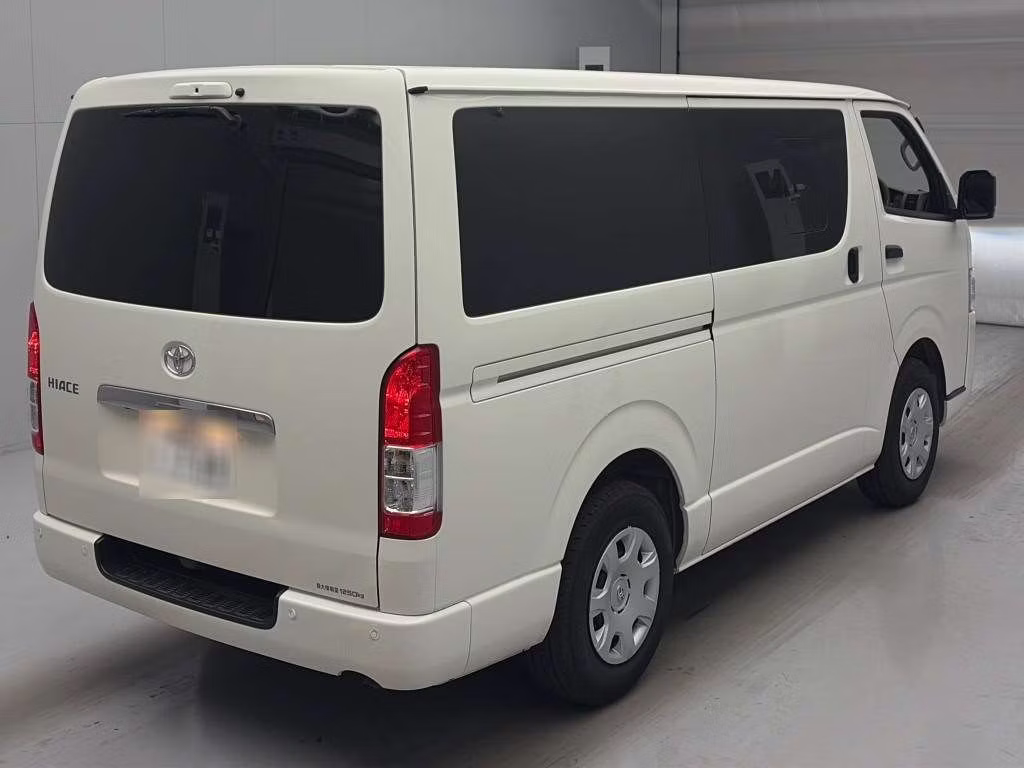 TOYOTA REGIUS ACE