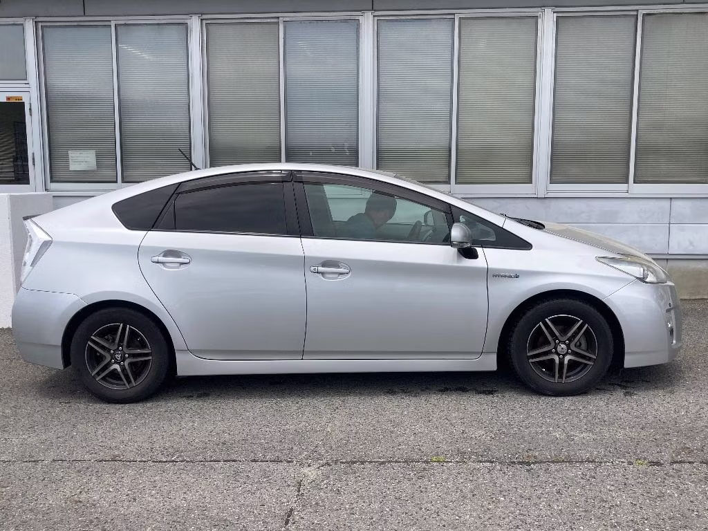 TOYOTA PRIUS