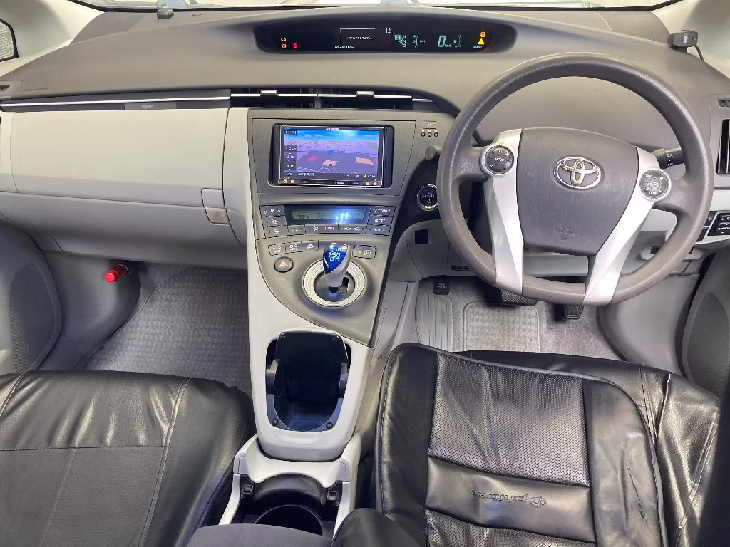 TOYOTA PRIUS