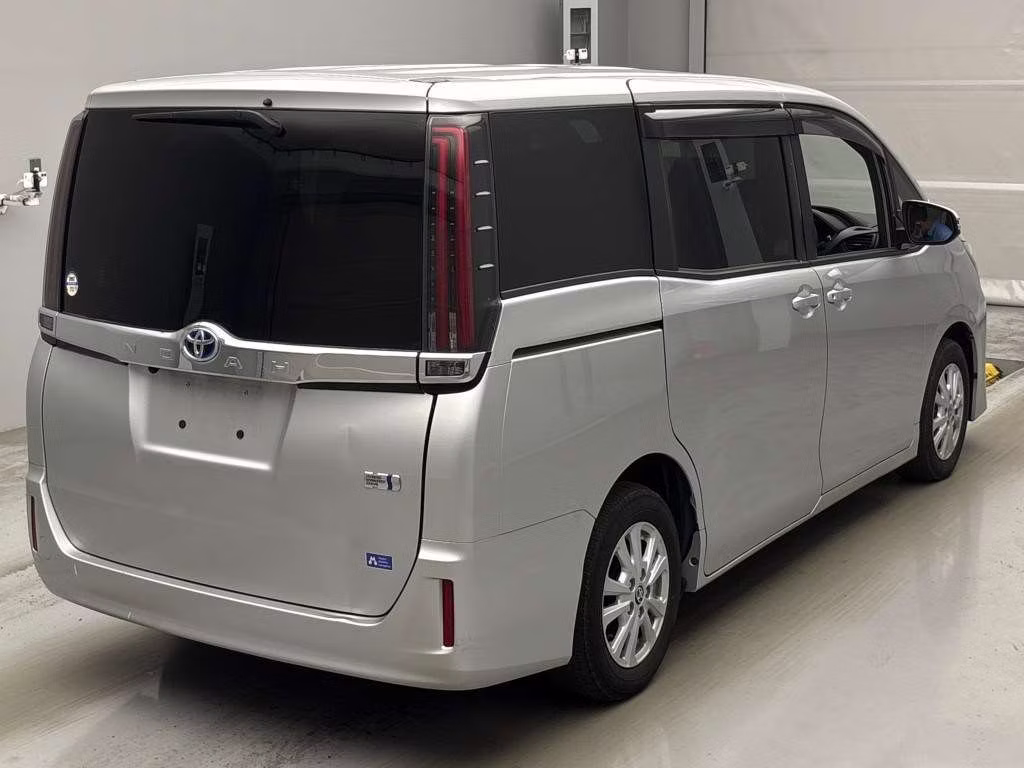 TOYOTA NOAH