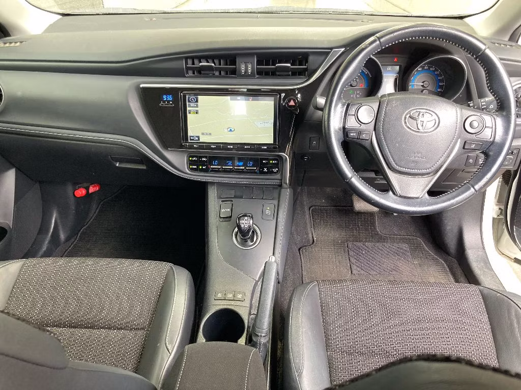 TOYOTA AURIS