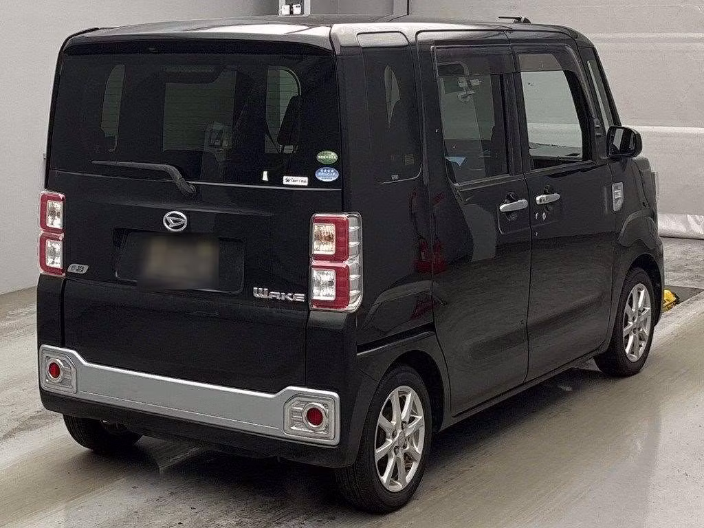 DAIHATSU WAKE