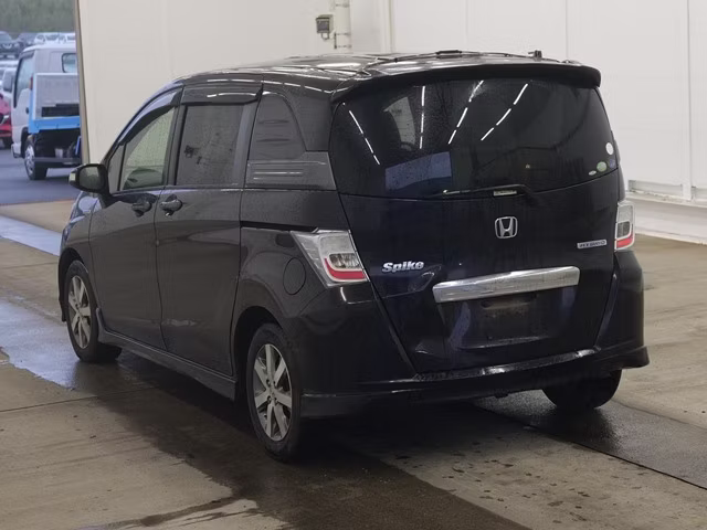 HONDA FREED SPIKE