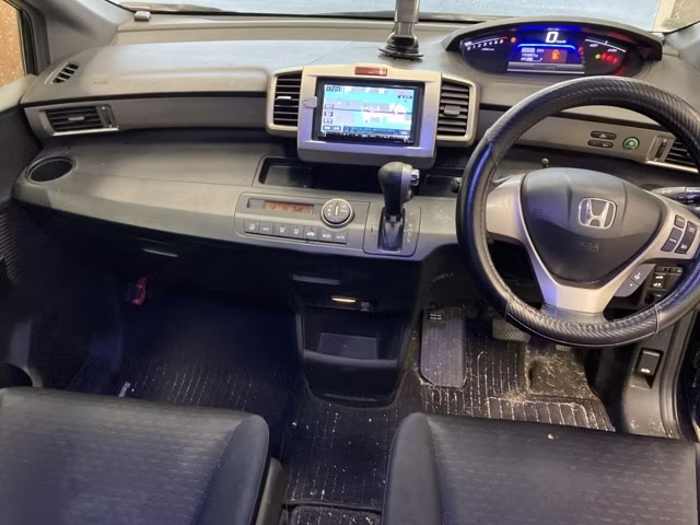HONDA FREED SPIKE