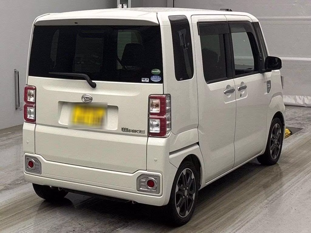 DAIHATSU WAKE