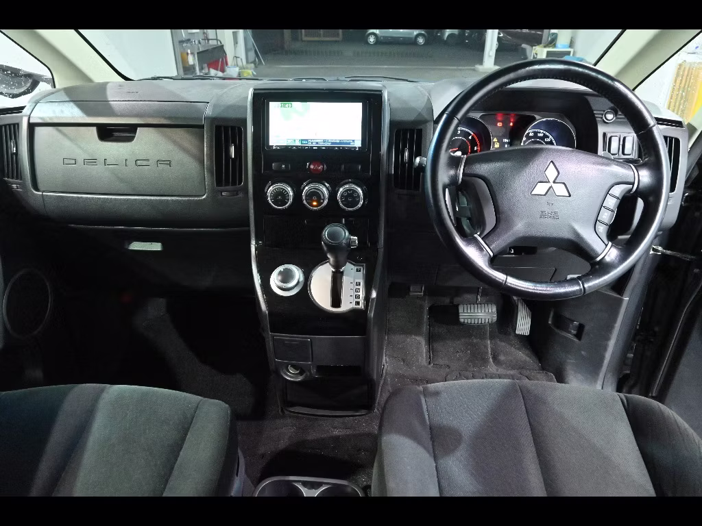 MITSUBISHI DELICA D:5