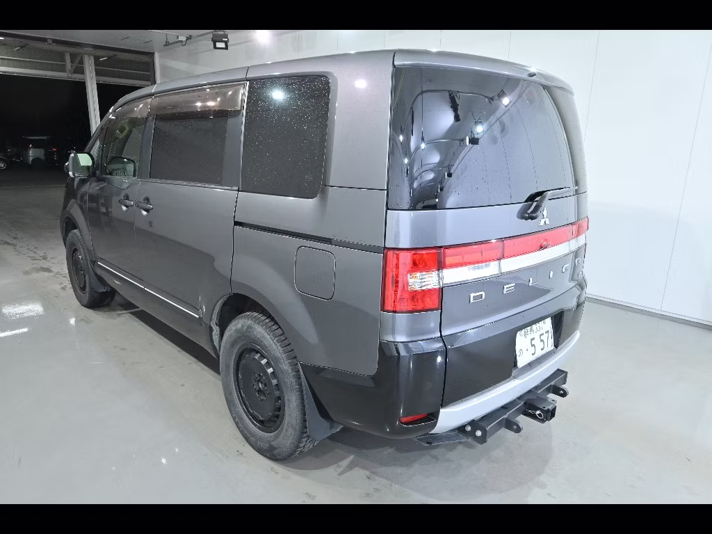 MITSUBISHI DELICA D:5