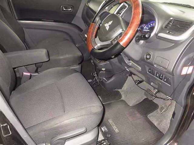 MITSUBISHI DELICA D:2