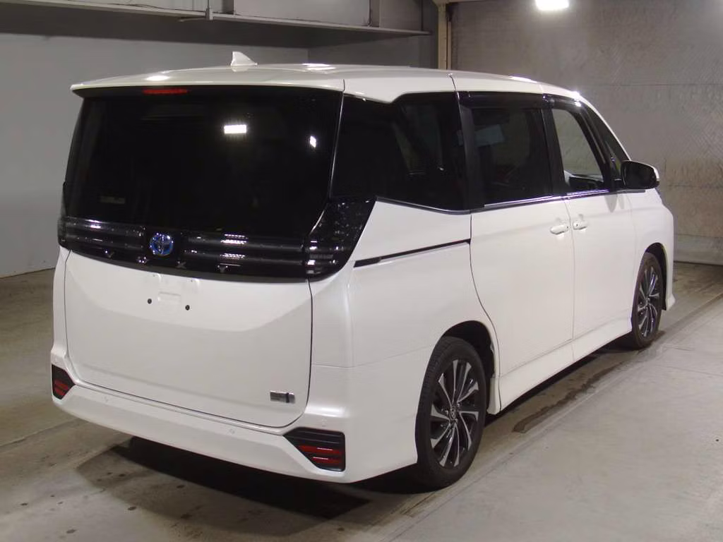 TOYOTA VOXY