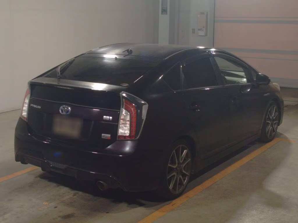 TOYOTA PRIUS