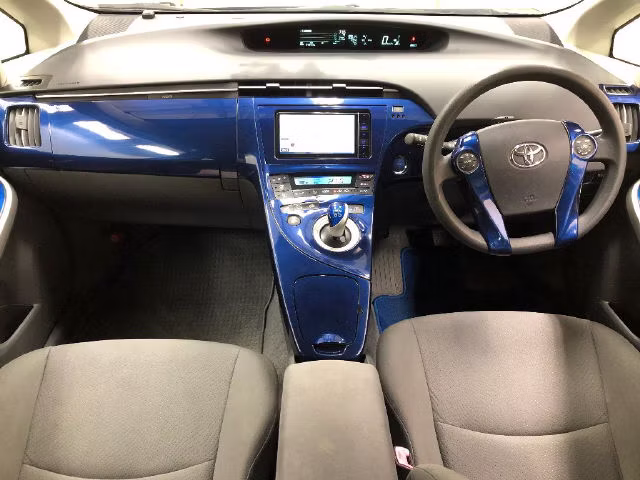 TOYOTA PRIUS