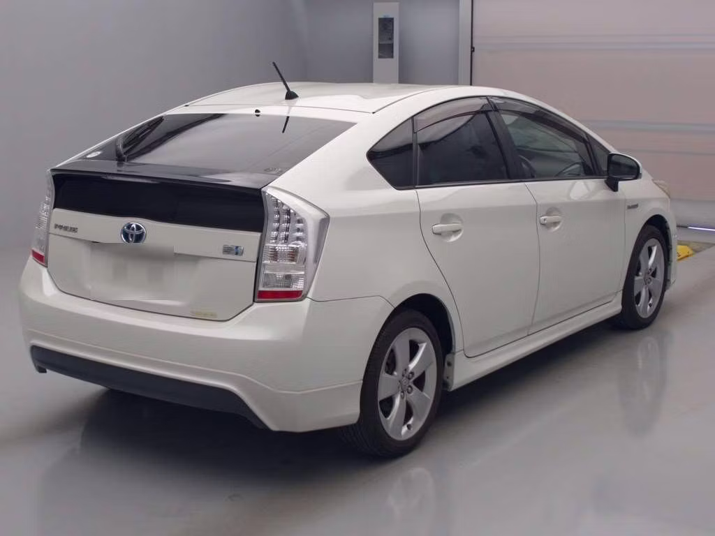 TOYOTA PRIUS