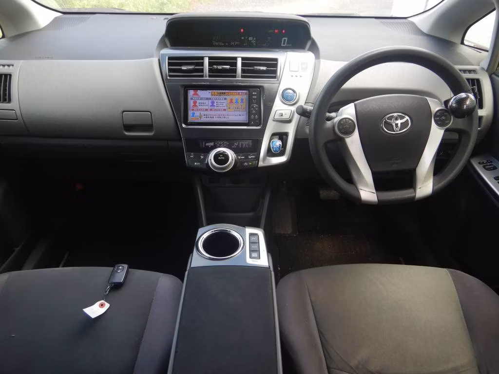 TOYOTA PRIUS ALPHA