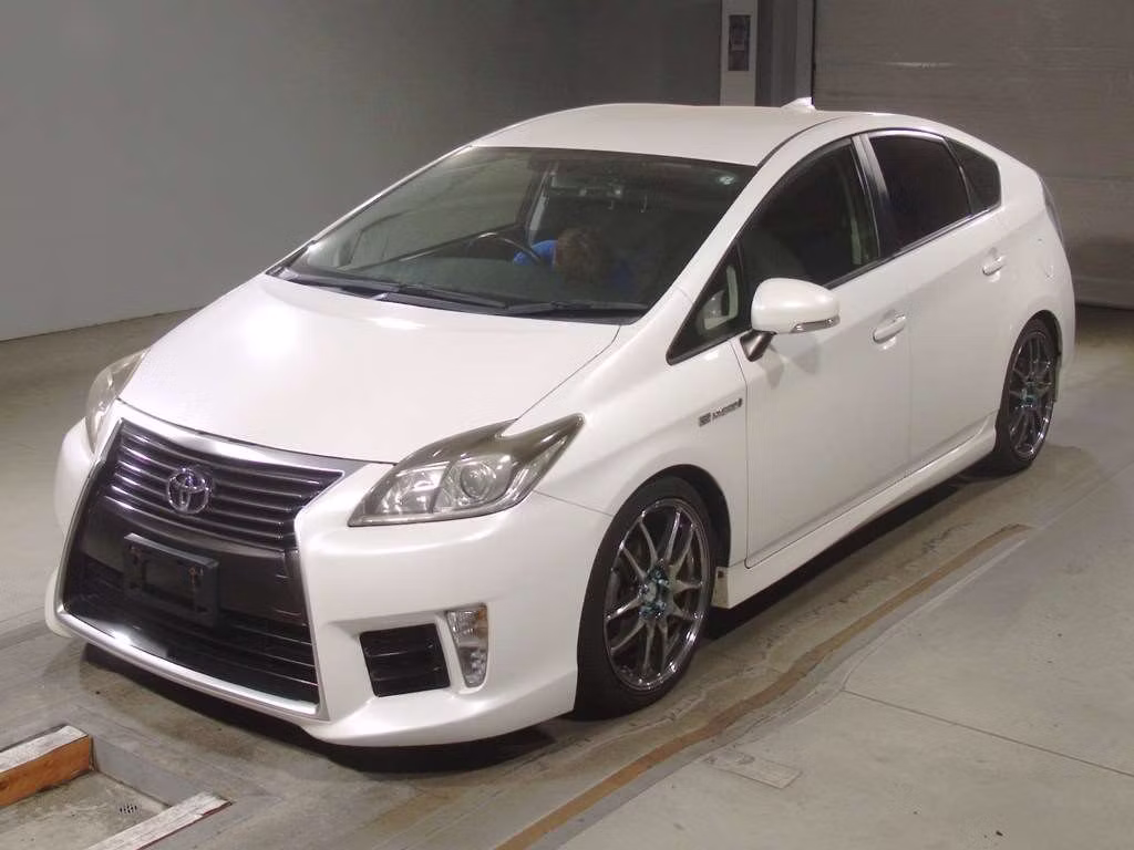 TOYOTA PRIUS
