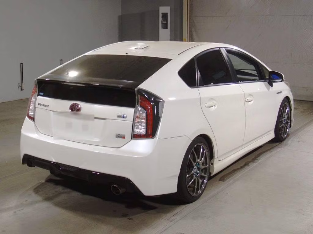 TOYOTA PRIUS