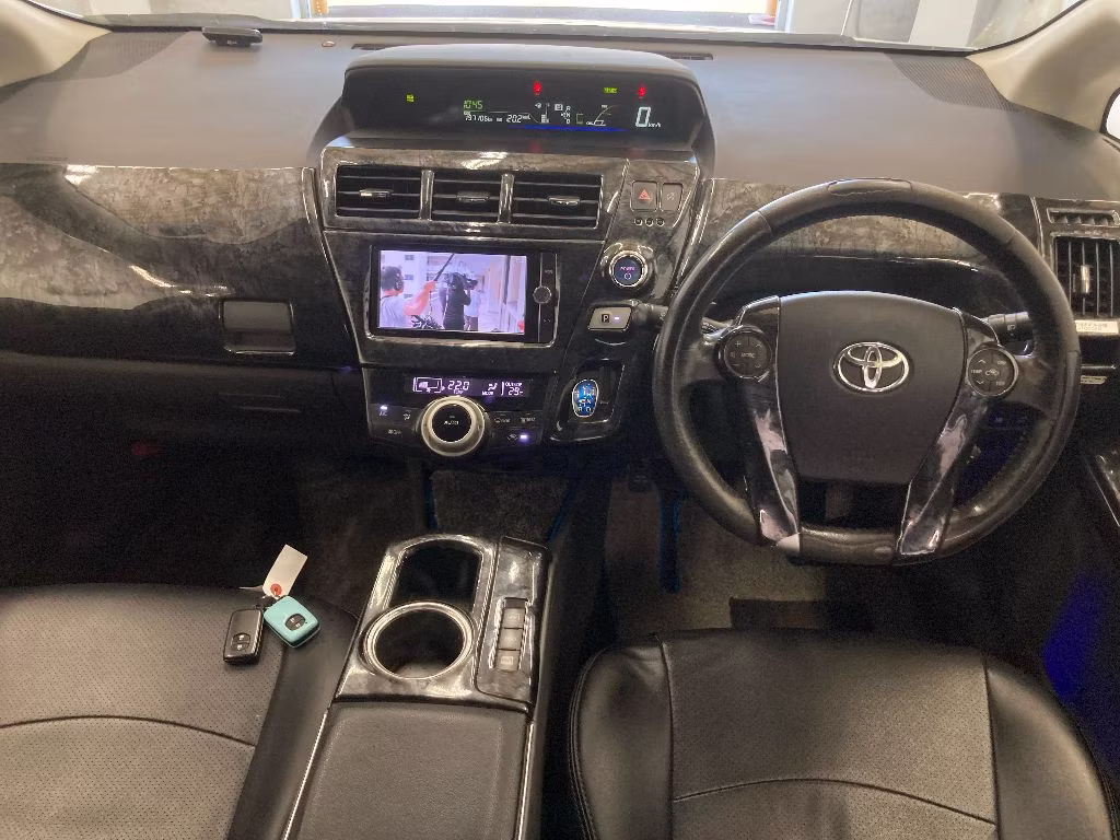 TOYOTA PRIUS ALPHA