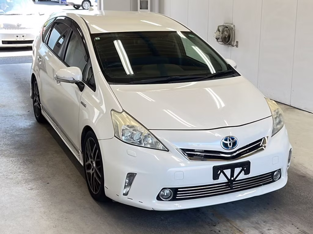 TOYOTA PRIUS ALPHA