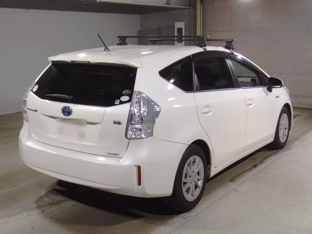 TOYOTA PRIUS ALPHA