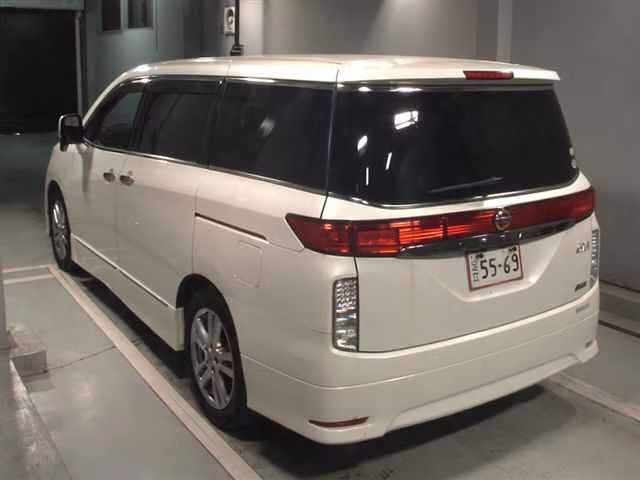 NISSAN ELGRAND