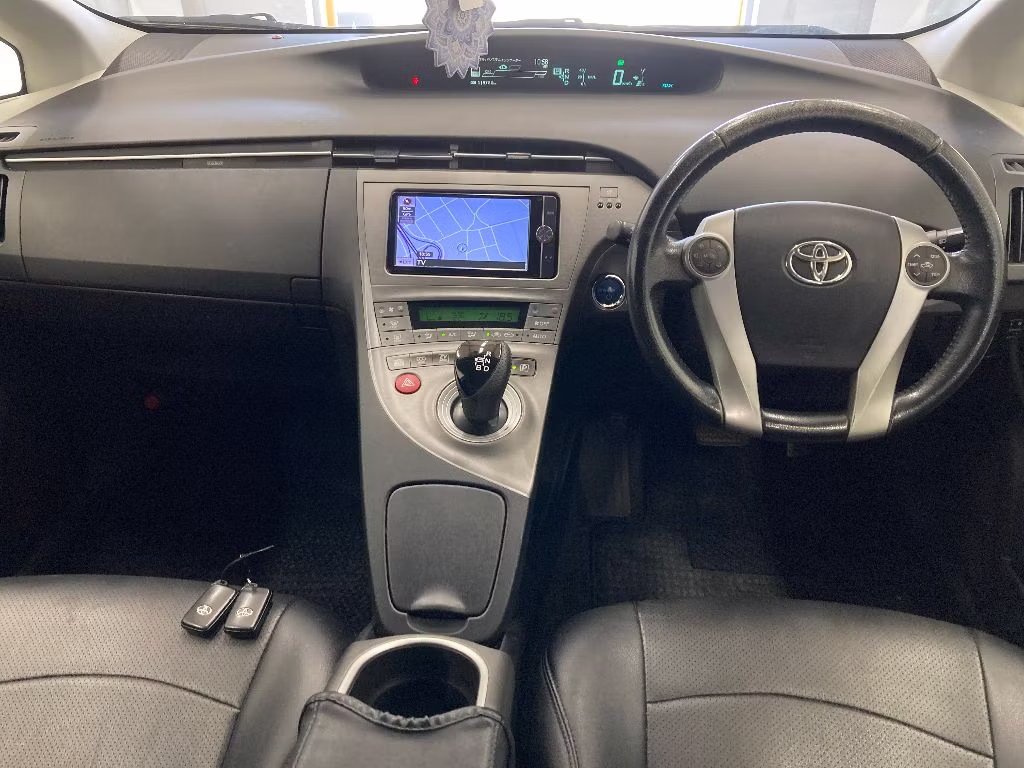 TOYOTA PRIUS