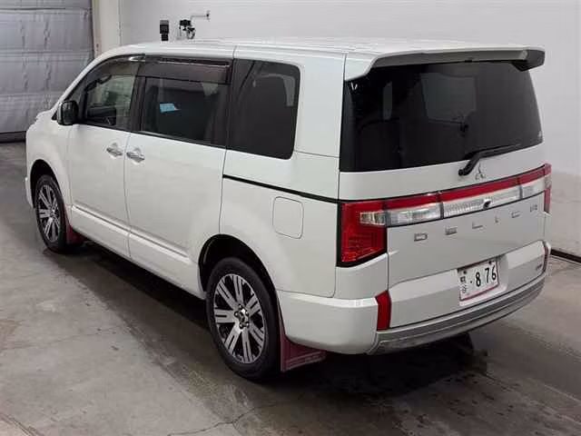 MITSUBISHI DELICA D:5