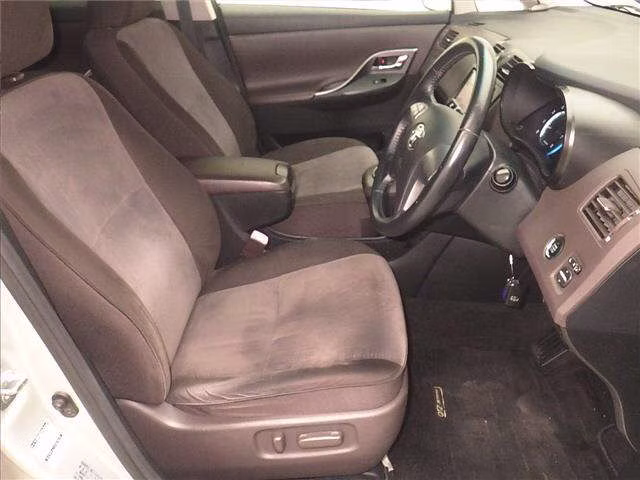 TOYOTA MARK X ZIO