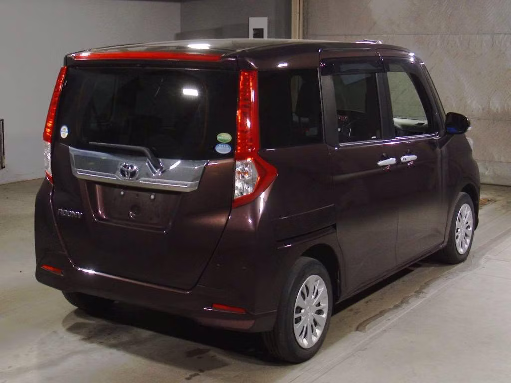 TOYOTA ROOMY