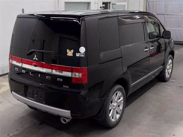 MITSUBISHI DELICA D:5