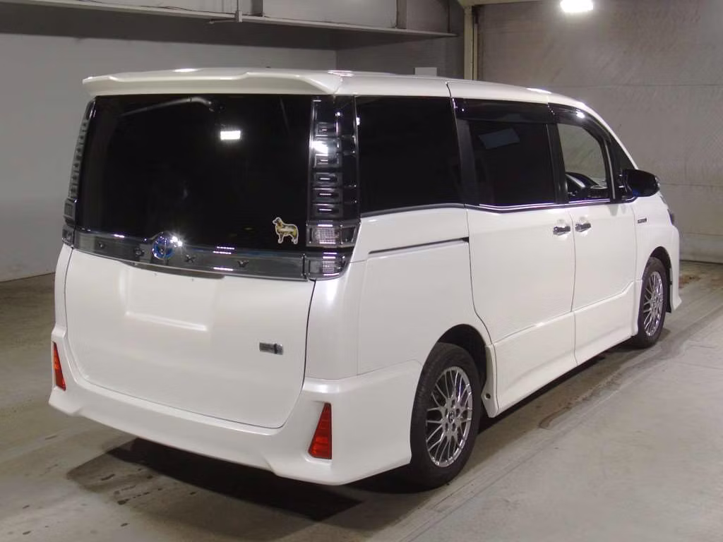 TOYOTA VOXY