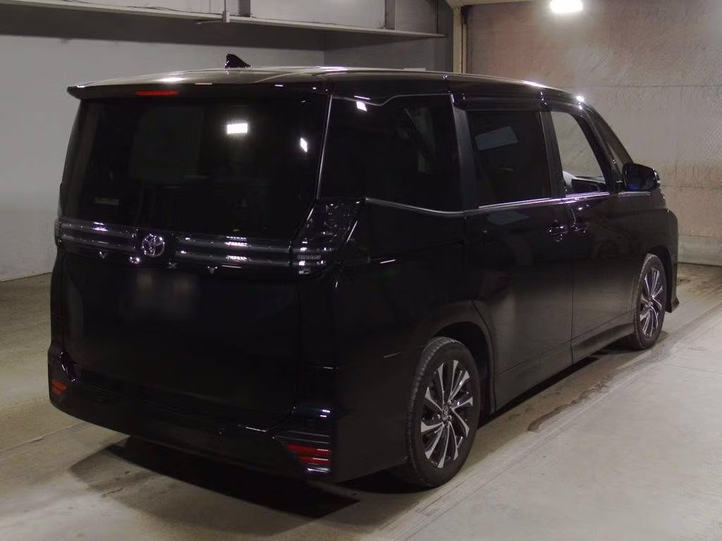 TOYOTA VOXY