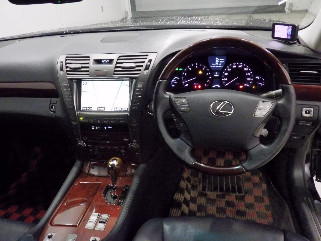 LEXUS LS600H