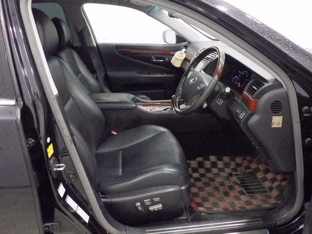 LEXUS LS600H