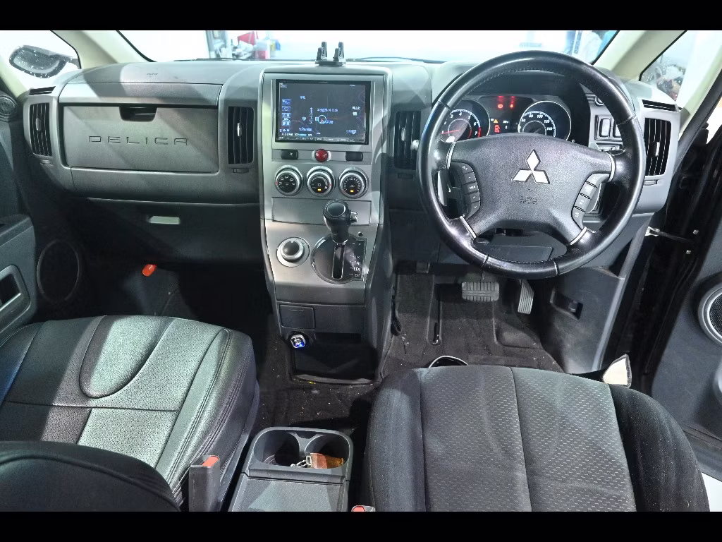 MITSUBISHI DELICA D:5
