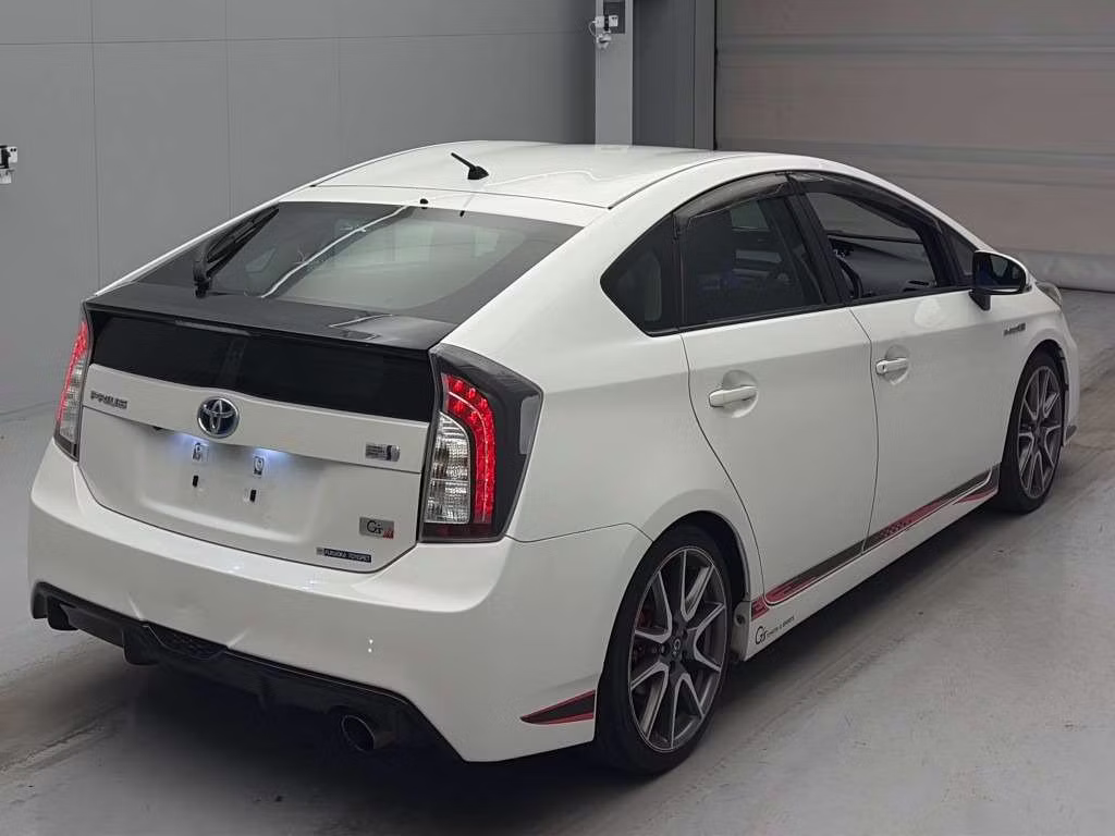 TOYOTA PRIUS