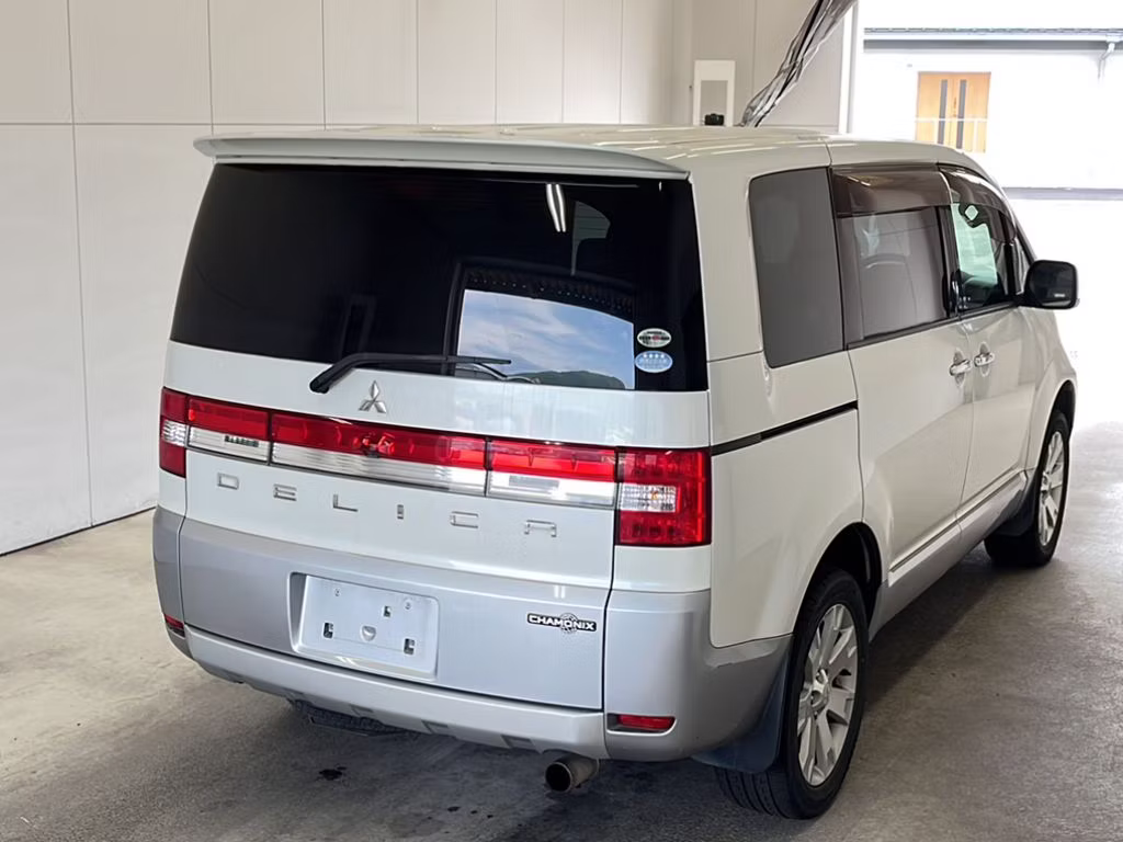 MITSUBISHI DELICA D:5