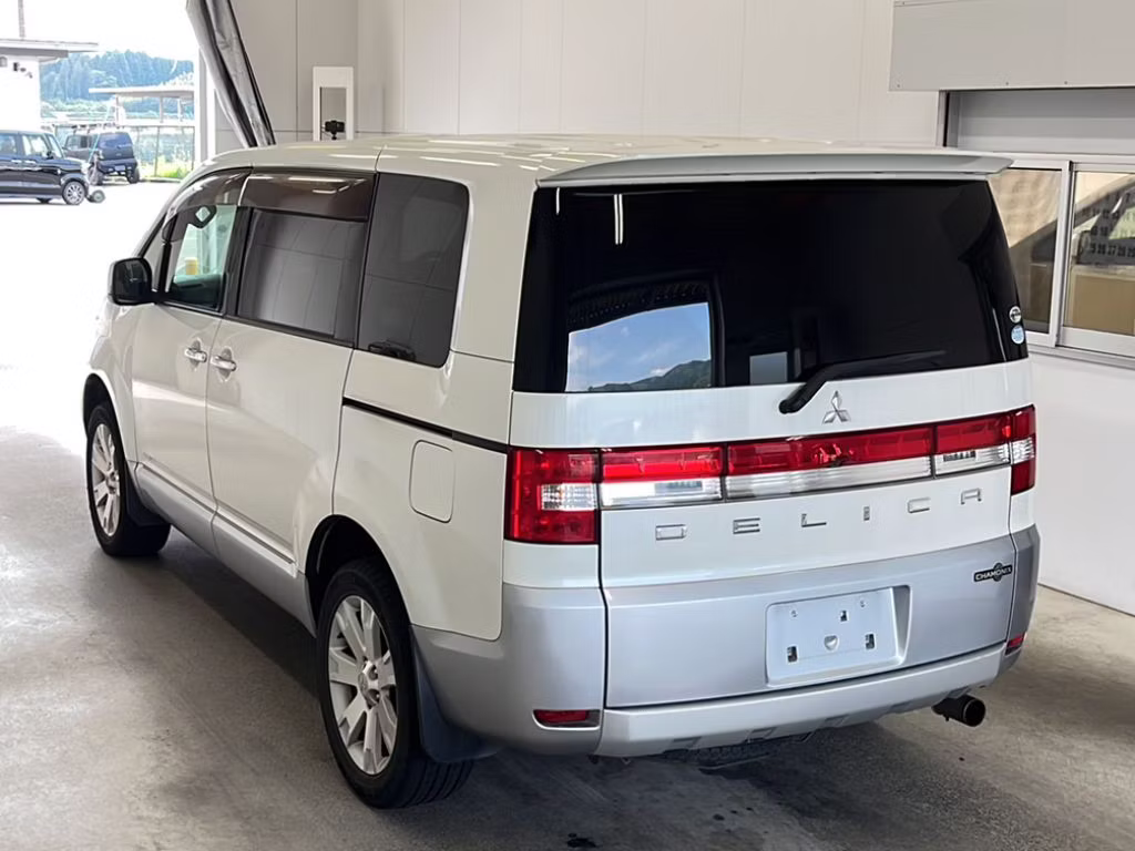 MITSUBISHI DELICA D:5