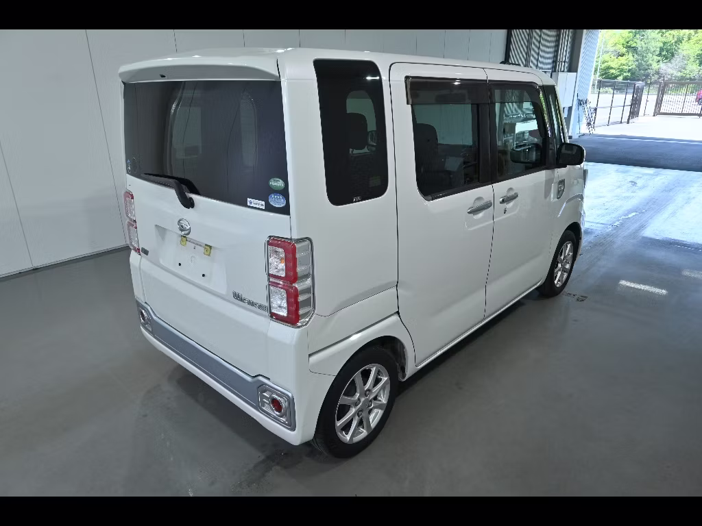 DAIHATSU WAKE