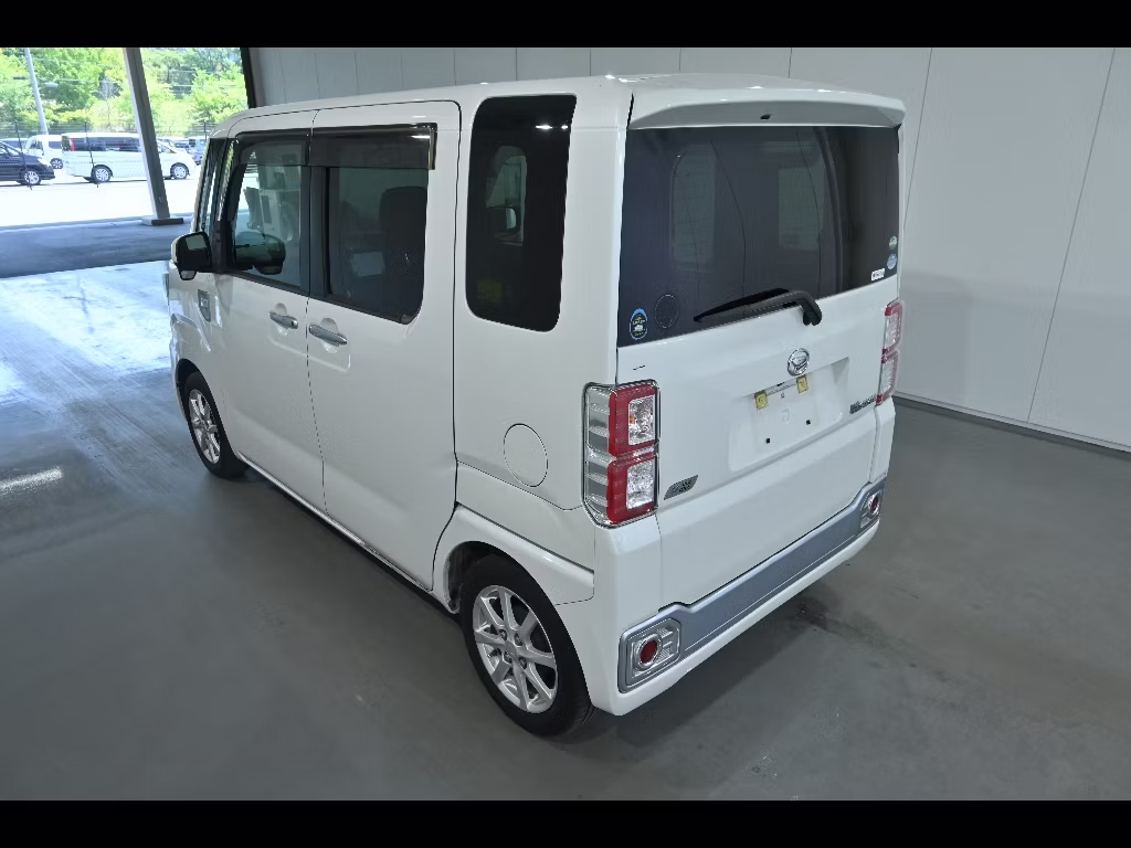 DAIHATSU WAKE