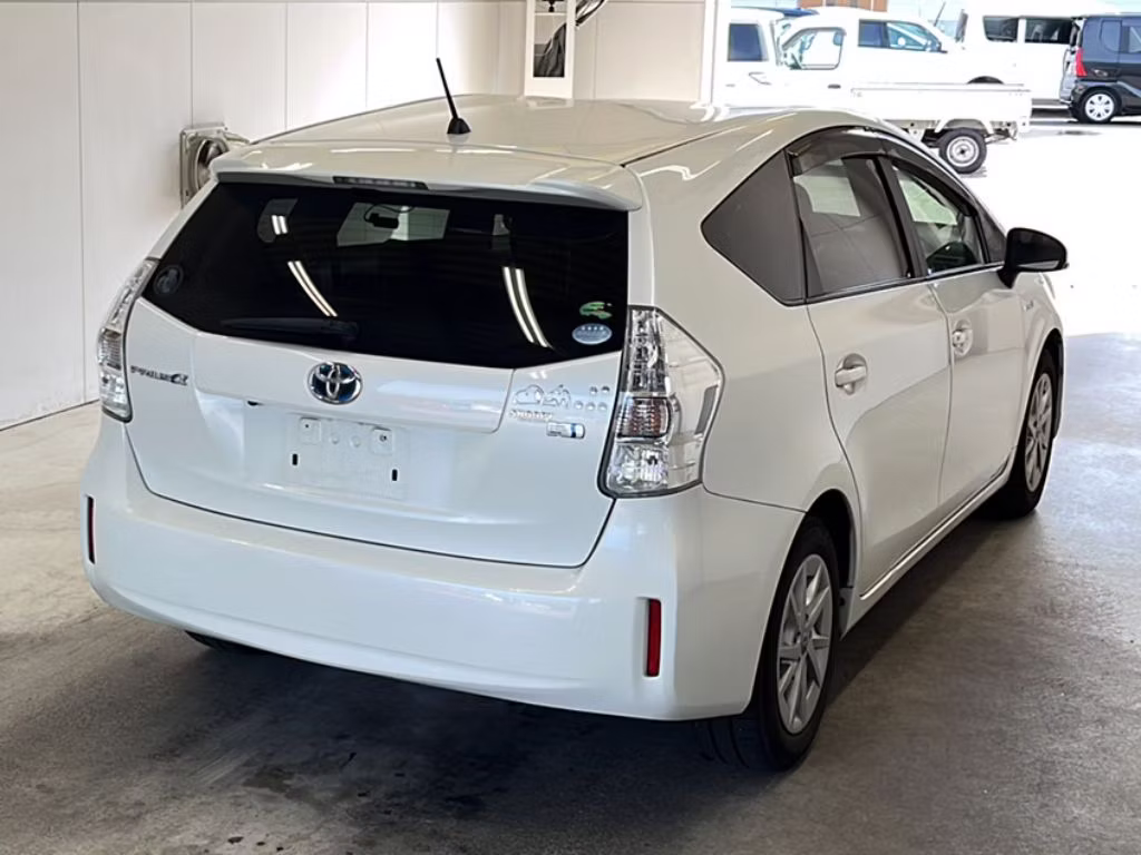 TOYOTA PRIUS ALPHA