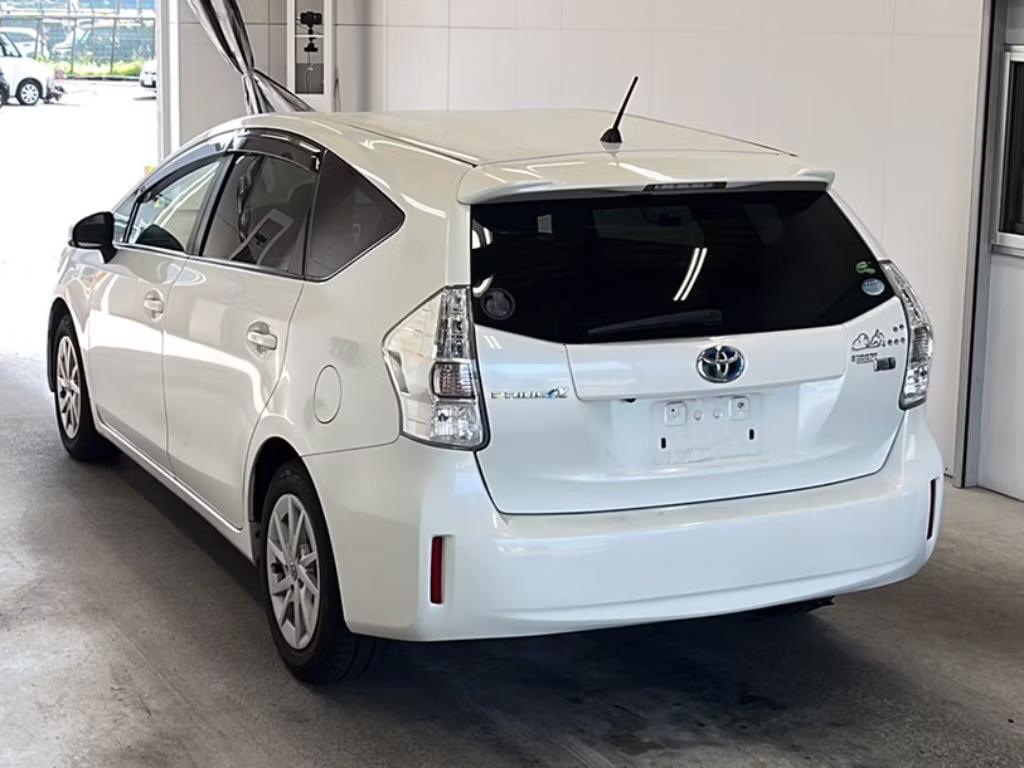 TOYOTA PRIUS ALPHA