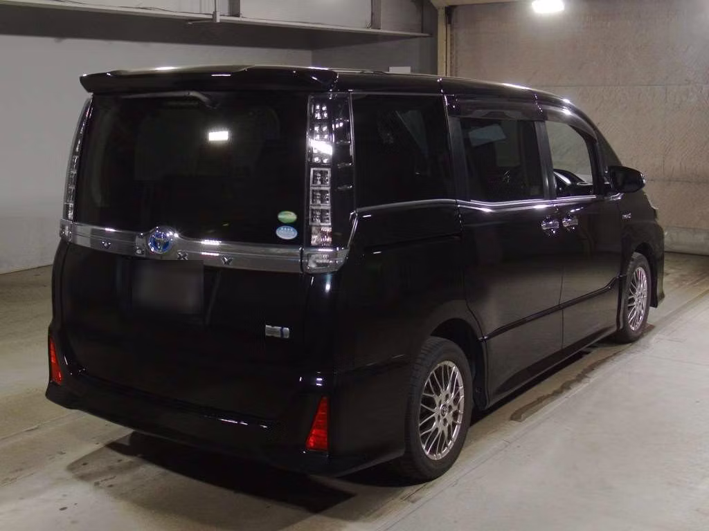 TOYOTA VOXY