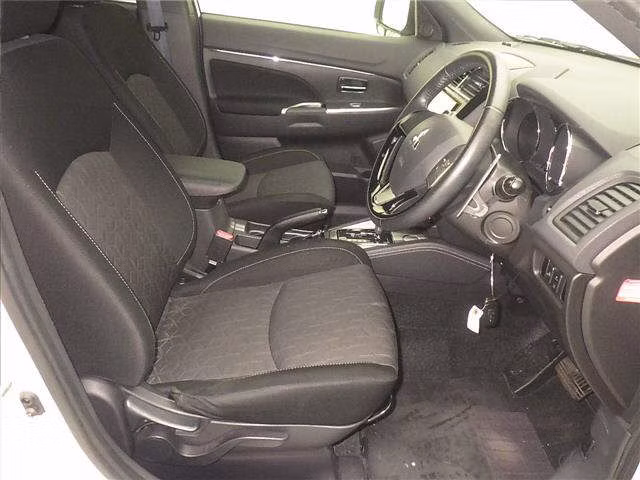 MITSUBISHI RVR