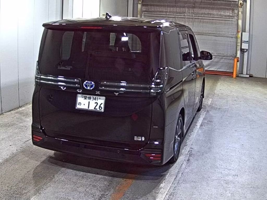 TOYOTA VOXY