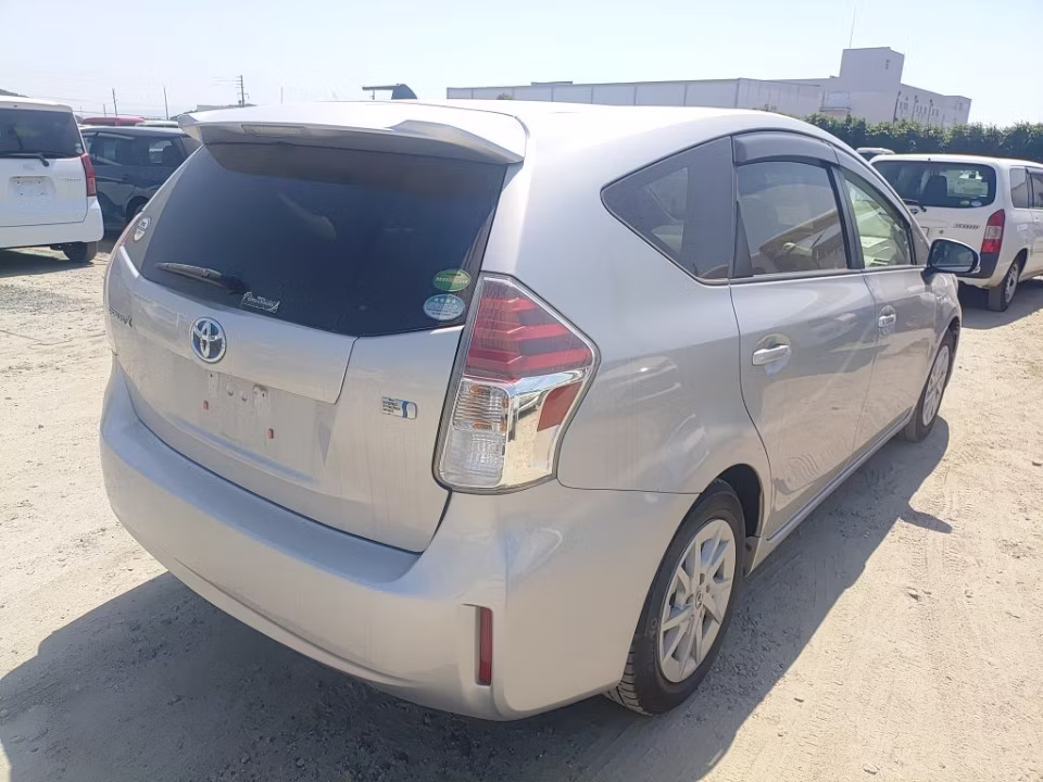 TOYOTA PRIUS ALPHA