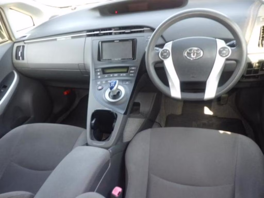 TOYOTA PRIUS