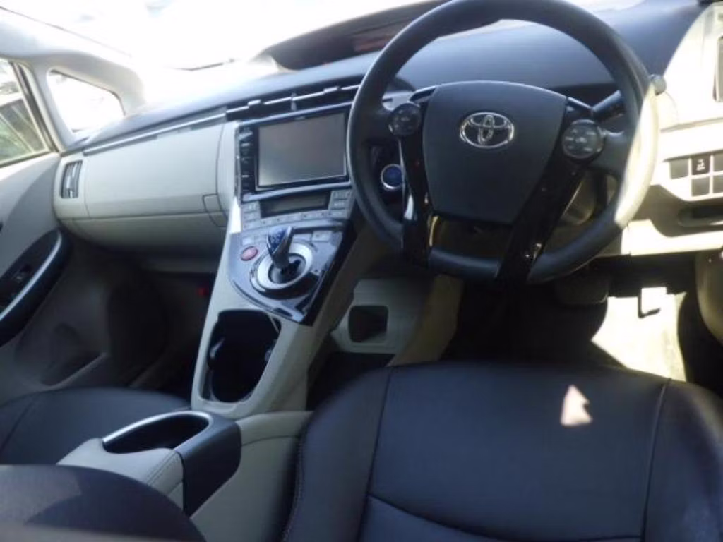 TOYOTA PRIUS