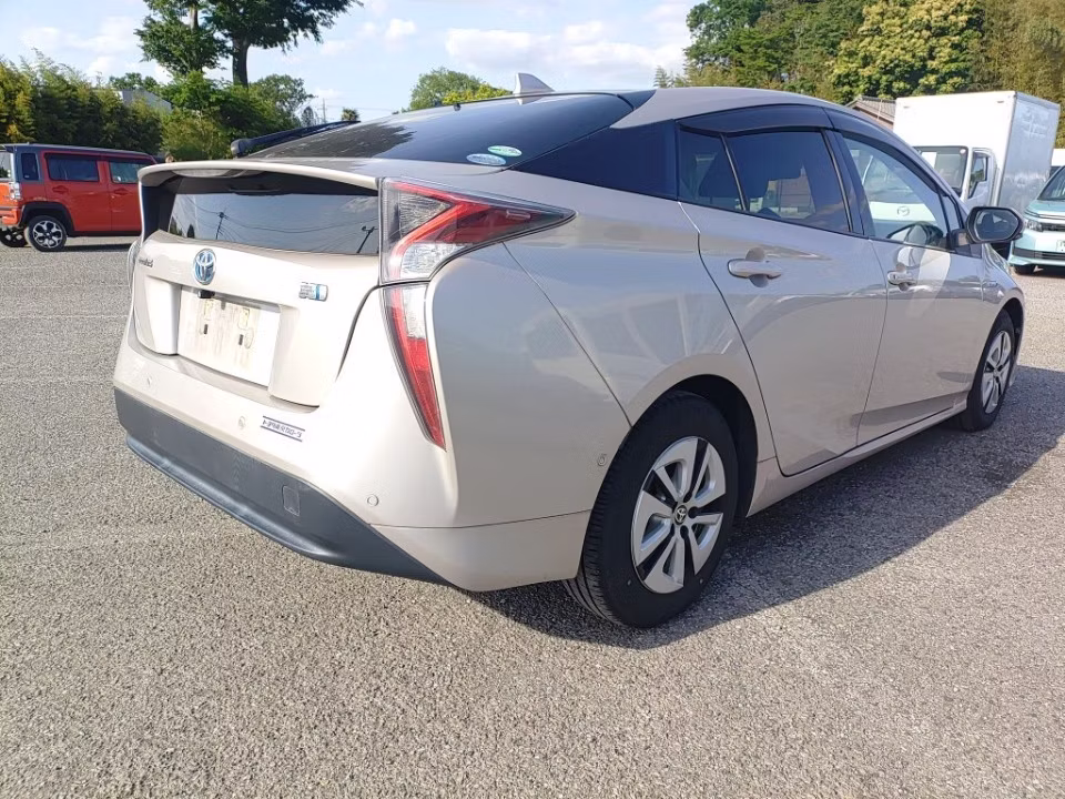 TOYOTA PRIUS