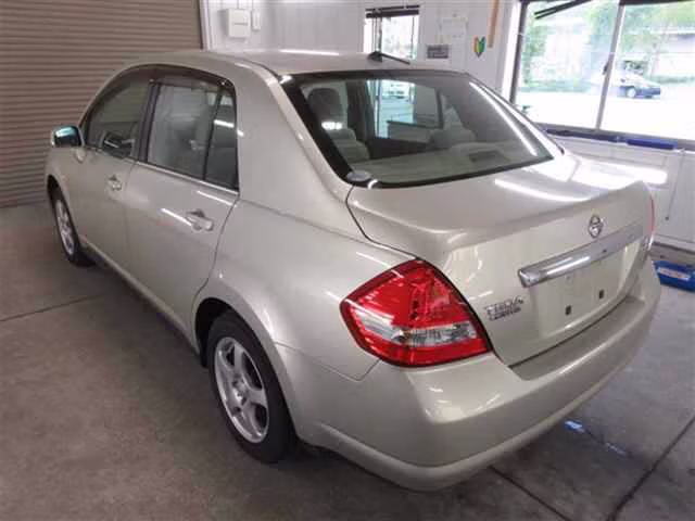 NISSAN TIIDA LATIO