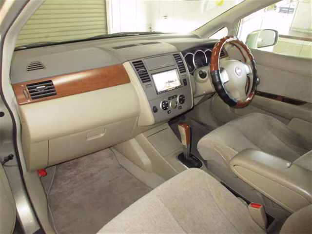 NISSAN TIIDA LATIO