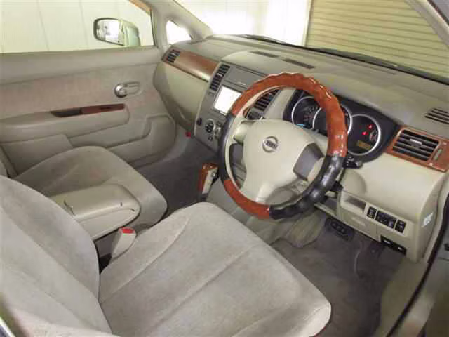 NISSAN TIIDA LATIO